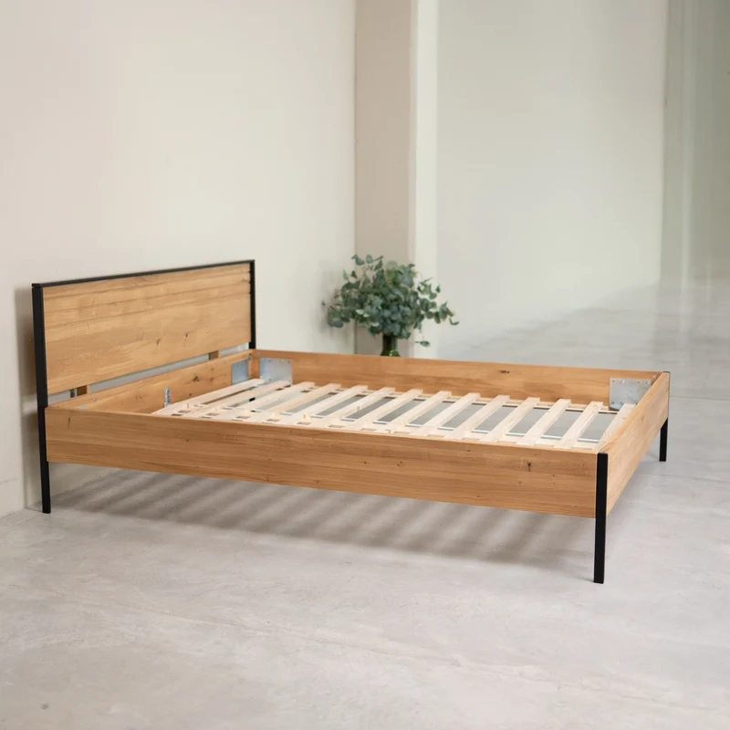 Letto in legno massello di rovere Runa | NordicStory