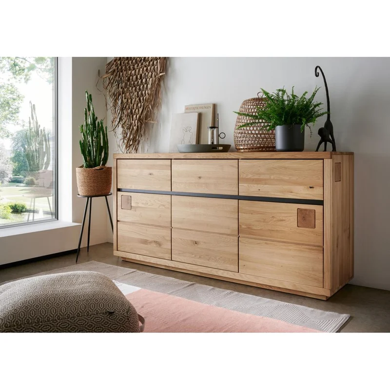 Madia Fende II: Design Industriale e Spazi Generosi
