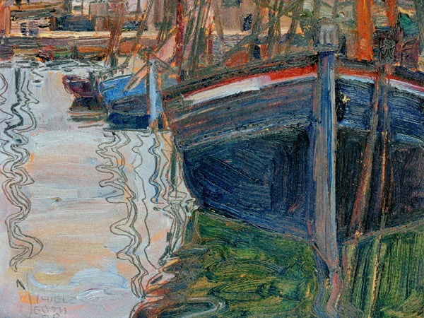 Barche riflesse nell'acqua.