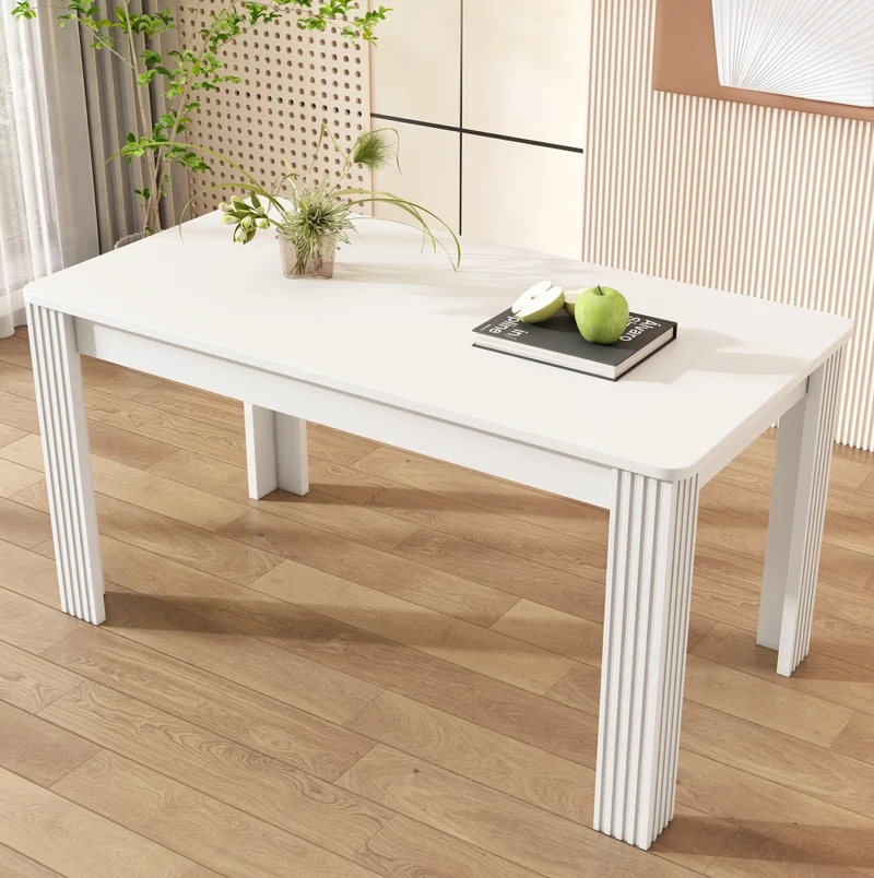 Tavolo da pranzo moderno in truciolare bianco; struttura stabile con quattro gambe