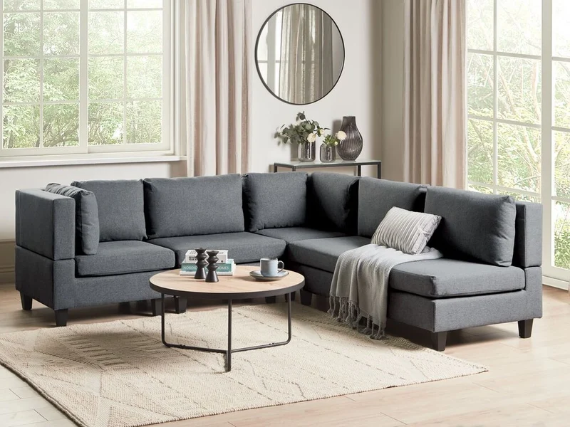 Divano componibile a 5 posti imbottito in tessuto grigio scuro gambe nere lato destro stile moderno