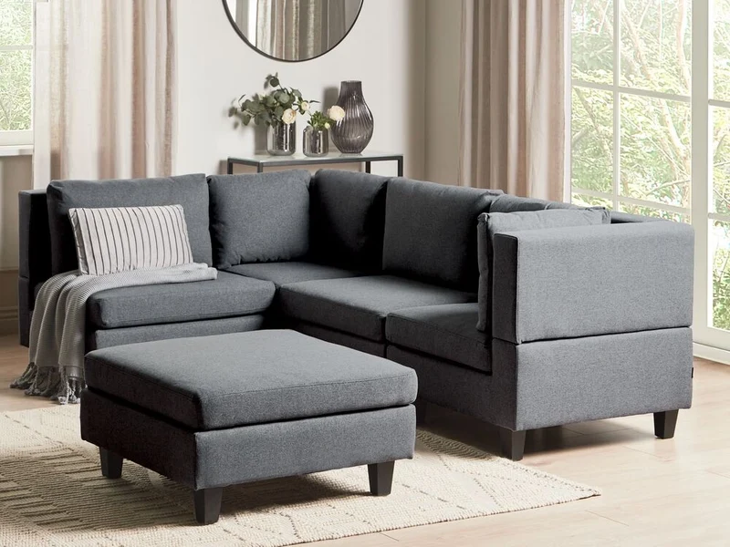 Divano componibile a 4 posti imbottito in tessuto grigio scuro gambe nere lato destro con ottomana stile moderno