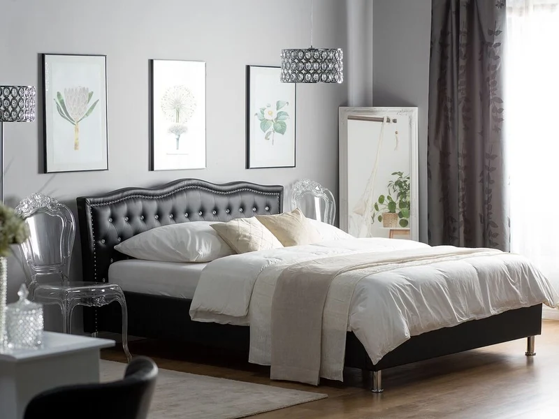 Letto 160 x 200 cm in ecopelle nera struttura imbottita con bottoncini in cristallo con finiture imbottite